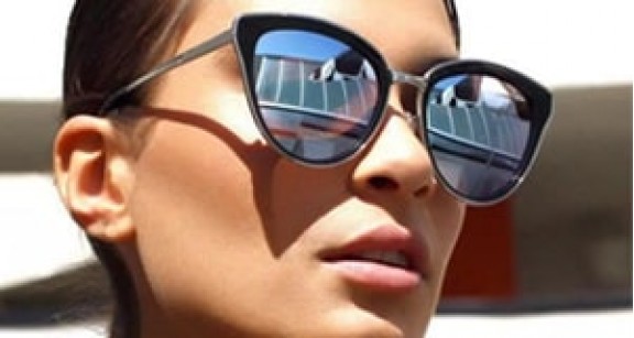 Модные солнцезащитные очки летом 2022